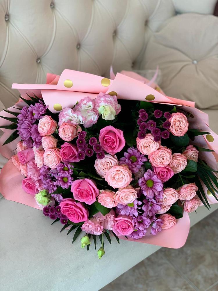 Букет цветов из: Хризантемы, Розы и Лизиантусы в Дербетовке