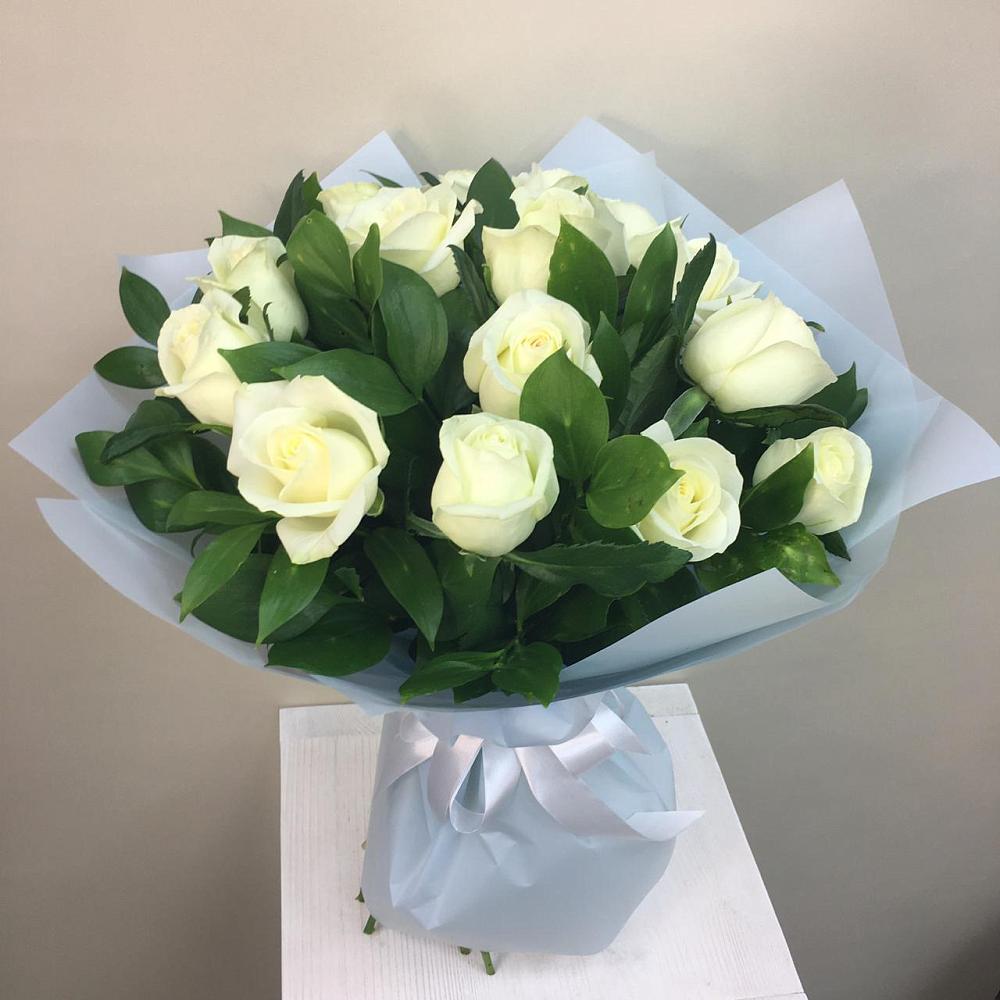 Букет 15 Белых роз Проуд в Дербетовке