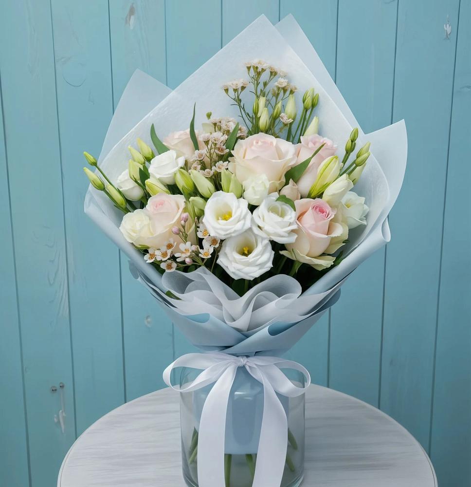 Букет цветов из: Розы и Лизиантусы в Дербетовке