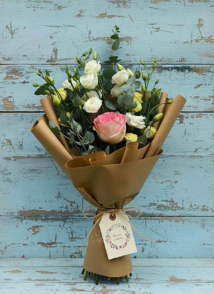 Букет цветов из: Розы и Лизиантусы в Дербетовке