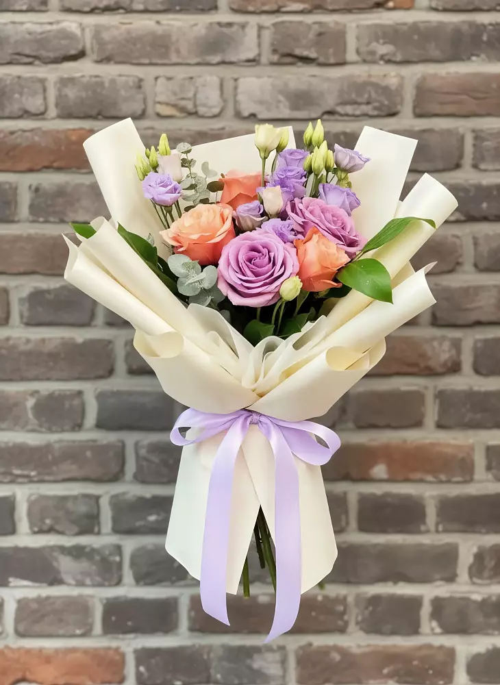 Букет цветов из: Лизиантусы и Розы в Дербетовке