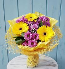 Букет цветов из:  Хризантемы и Герберы в Дербетовке