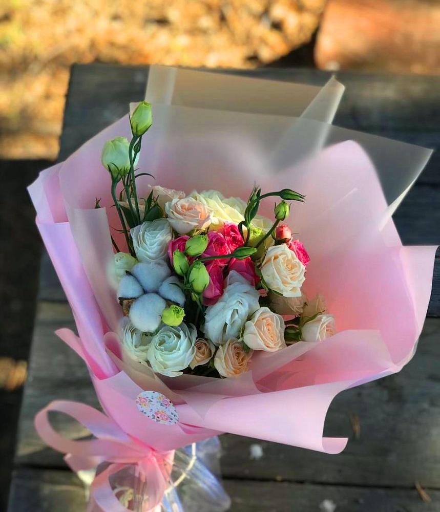 Букет цветов из: Розы и Лизиантусы в Дербетовке