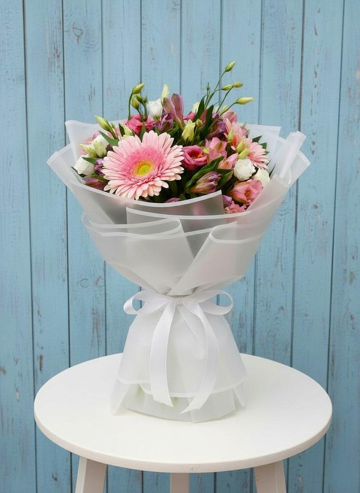 Букет цветов из: Герберы, Альстромерии и Лизиантусы в Дербетовке