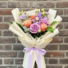 Букет цветов из:  Лизиантусы и Розы в Дербетовке