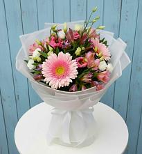 Букет цветов из:  Герберы, Альстромерии и Лизиантусы в Дербетовке