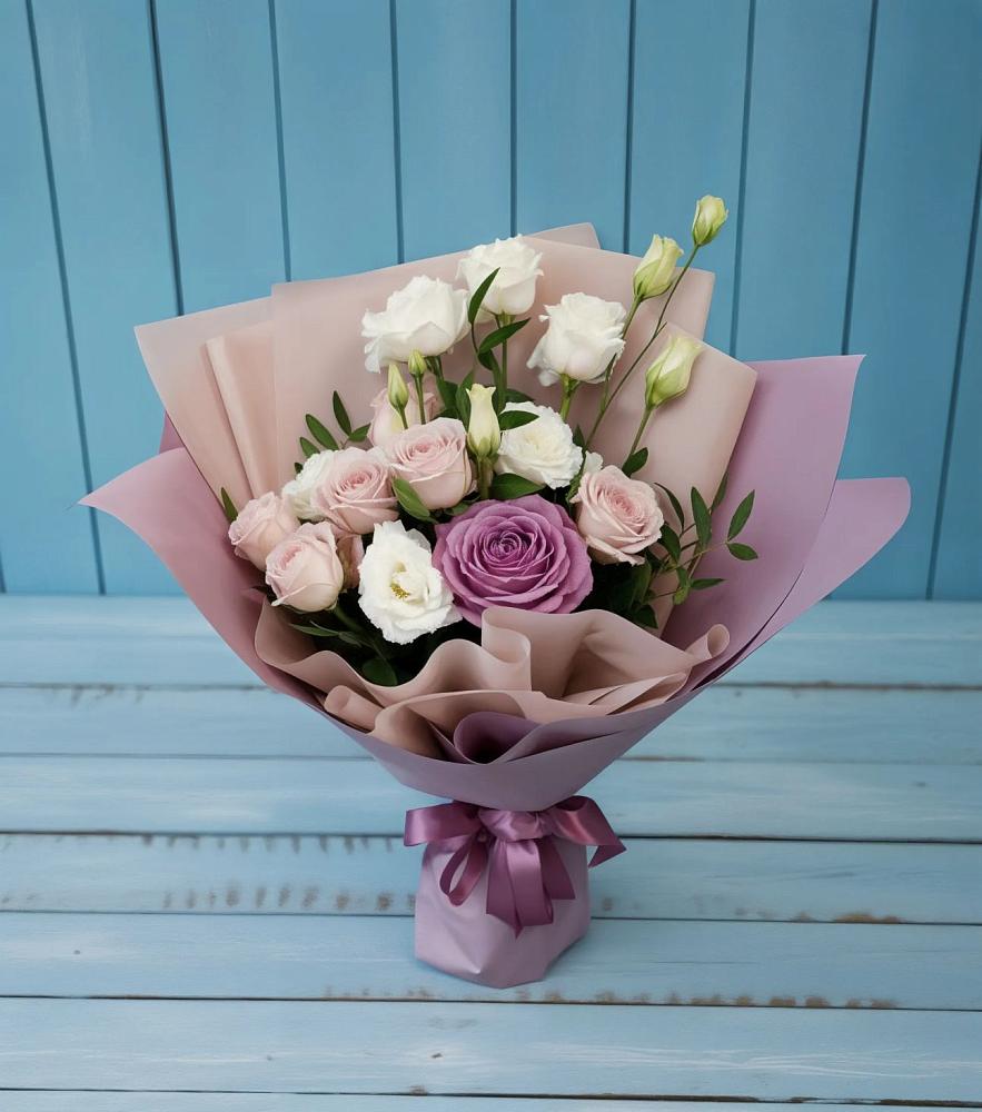 Букет цветов из: Розы и Лизиантусы в Дербетовке